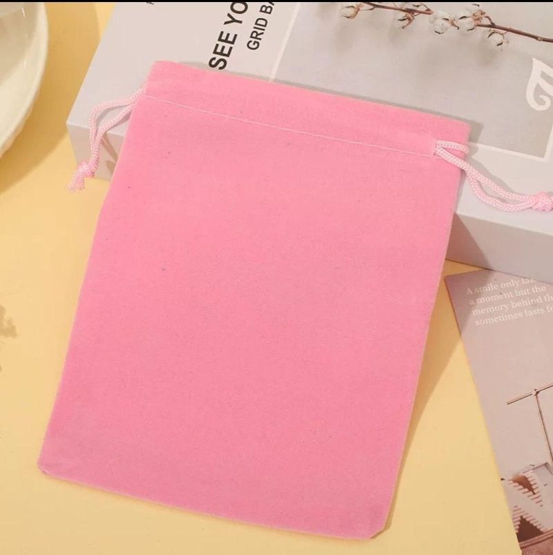 Рожевий оксамитовий мішечок Yellow Square 13×18 см із затяжкою, вигляд спереду