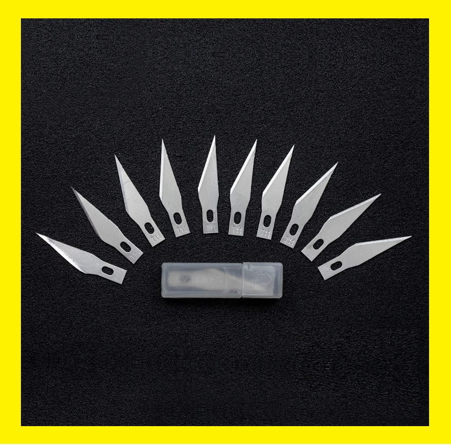 Десять змінних лез для макетного ножа, розкладених віялом